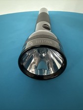 Torcia MAGLITE A LAMPADINA CON LAMPADA DI SCORTA SUL FONDO Made USA