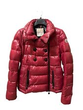 Piumino Moncler bordeaux/fucsia in pluma d’oca