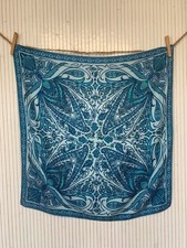 Foulard carré de soie Vintage