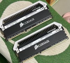CORSAIR 2 x 8 GB DDR3 2400
