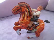 GIOCATTOLO D'EPOCA IN LATTA - COW BOY A CAVALLO - CARICA WIND UP - VINTAGE