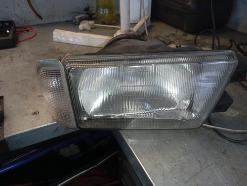 Faro anteriore destro alfa