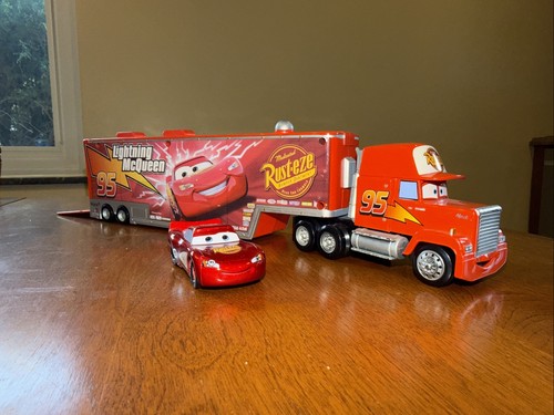Mack runaway racer hauler - mack,