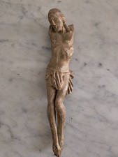 scultura antica in legno raffigurante Cristo in Croce.