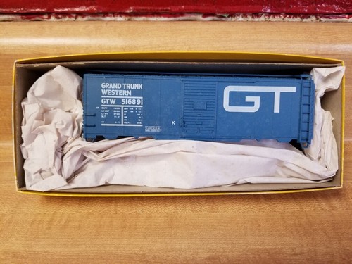 Accurail 3212 grand trunk - trunk, a8r