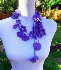 Collana fantasia fiorita ghirlanda viola all'uncinetto fatta a mano - regalo fatto a mano