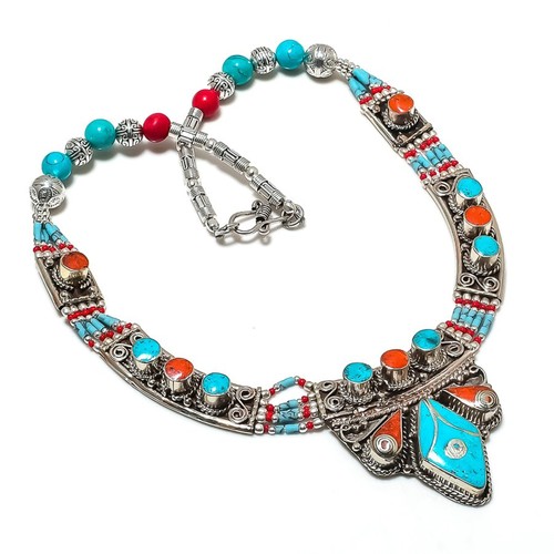 Collana con pietre preziose