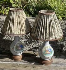 Coppia di vecchie lampade-