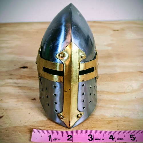 Elmetto cavaliere medievale