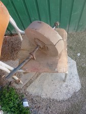 antica mola ad acqua Con Base