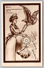 Cartolina firmata Roth & Langley cicogna bambino annuncio infermiera che pesa bambino 1909