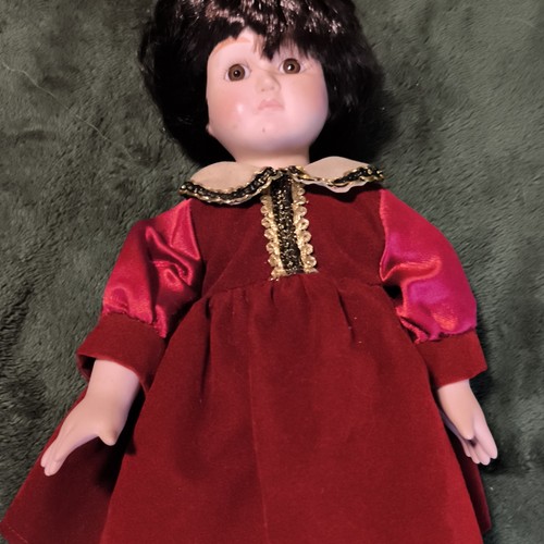 Bambola femmina capelli neri