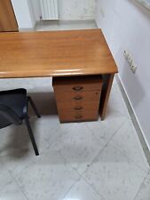  Scrivania in legno completa di sedia e cassettiere 