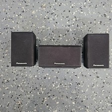 Tre altoparlanti surround