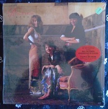 ROCHES, Speak [with hype