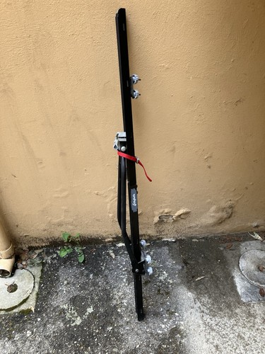 Due porta bici neri - bici, tetto