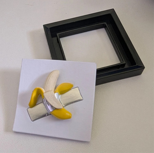 Comico maurizio cattelan - comico,