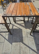 arredamento pub pizzeria in legno e ferro.