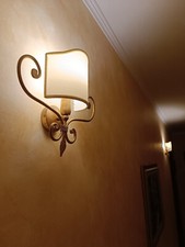 Applique classica lampada in ferro battuto foglia oro antico e paralume art.422