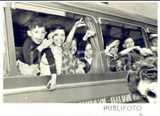 1955 ca LOMBARDIA Bambini in partenza con AUTO GUIDOVIE ITALIANE Foto 18x13