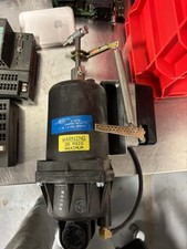 Johnson Controls D-4073-1 Attuatore Ammortizzatore a Pistone Pneumatico 25 PSIG USATO
