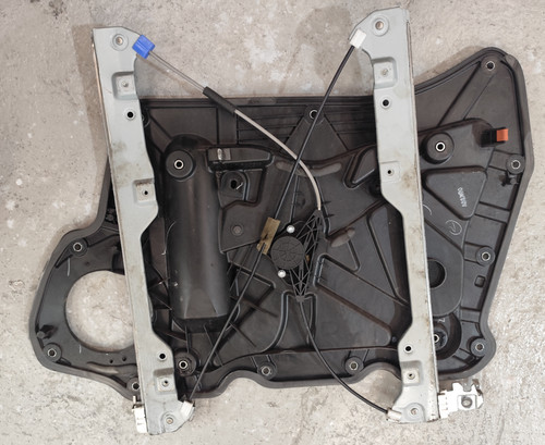 Nissan serena c25 - c25, window
