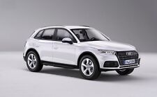 AUDI Q5 2016 IBIS WHITE ISCALE