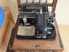 Vecchia macchina da scrivere