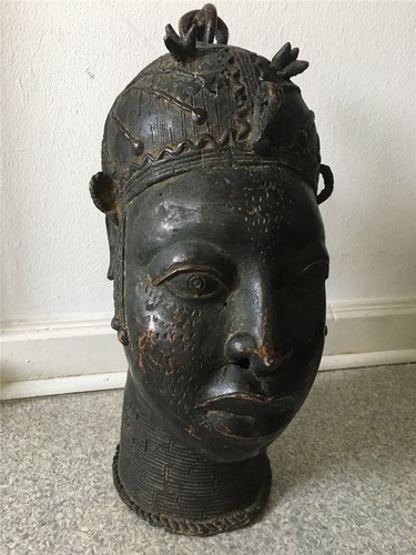 Grande regina africana testa