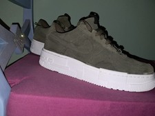 scarpe nike di camoscio colore