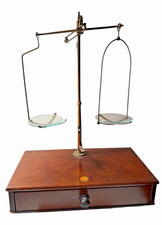Antico W.T. Bilancia bilancia farmacia Avery Scientific su base in legno con cassetto