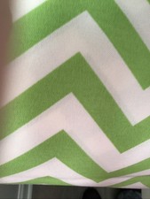 Tessuto Premier OUTDOOR Chevron verde brillante bianco zig zag 2,25 iarde pezzo