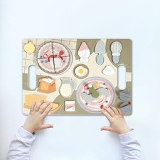 Fai finta di giocare in cucina