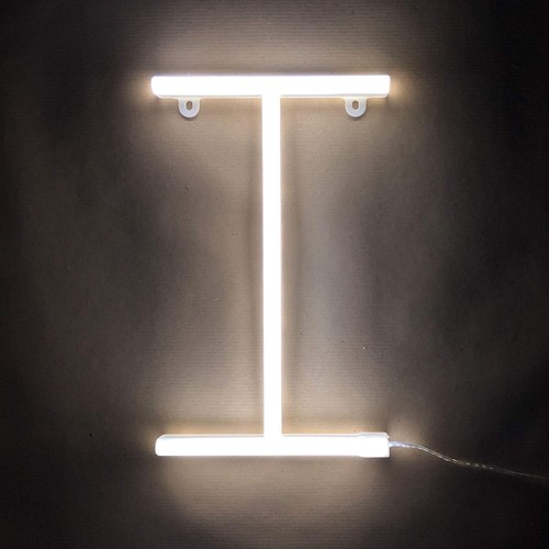 Insegna lettera neon bianco - lettera,