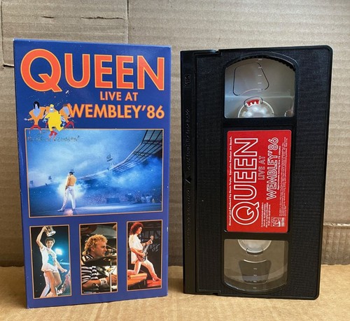 Queen live wembley - at,