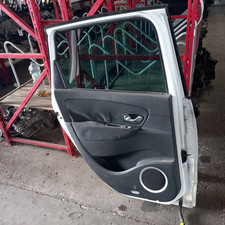 821017991R Porta post. SX