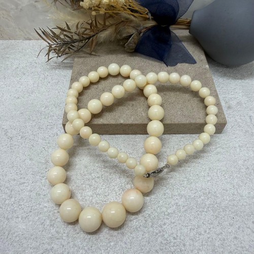 Collana vintage corallo bianco