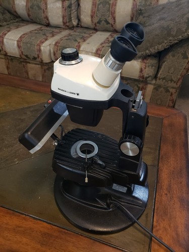 Microscopio con pietre