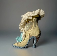 Scarpa antica in miniatura di