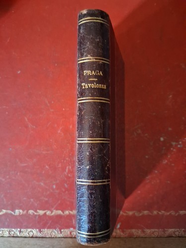 Tavolozza preceduta un - tavolozza.,