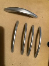 Maniglie cromate per armadietti