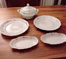 Zuppiera e piatti da servizio