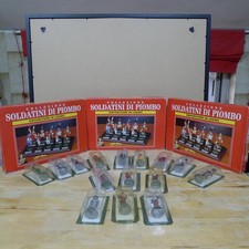 LOTTO 15 Soldatini di piombo in confezione + 3 espositori