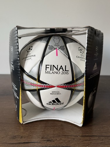 Pallone ufficiale firmato