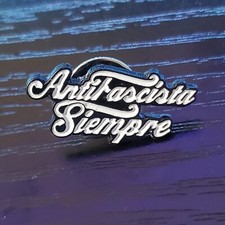 Spilla smaltata antifascista