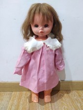 vecchia bambola plastica e