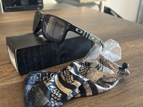 New oakley holbrook romeo - new,