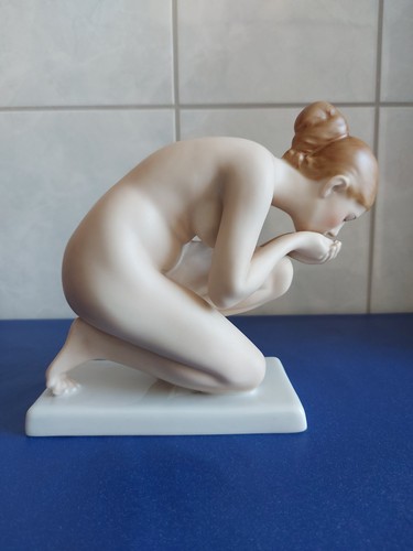 Statua - , in