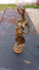 Statua nudo di donna in resina