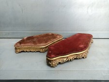 rialzi dorati per orologi in legno e velluto